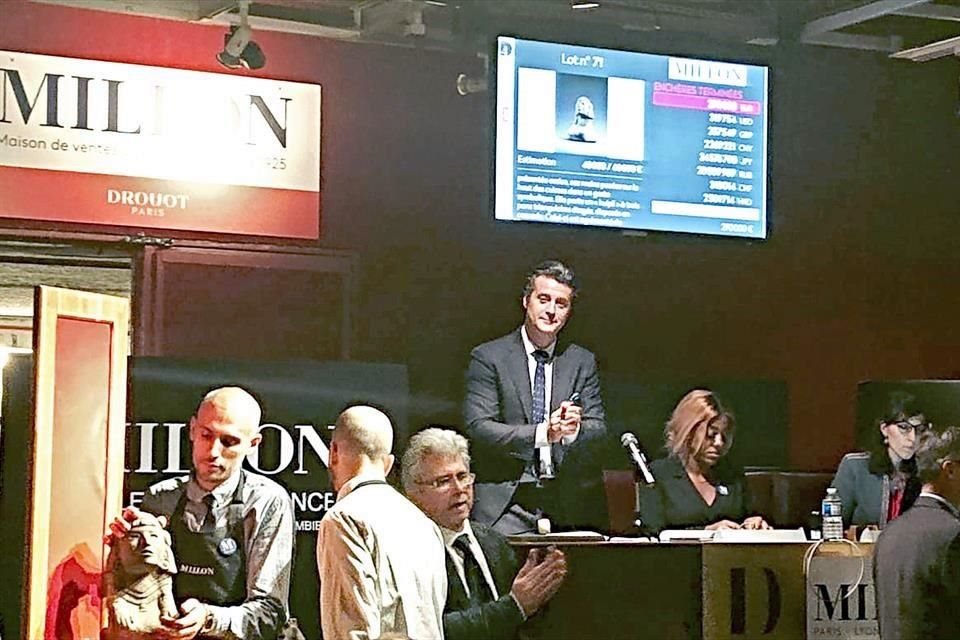 La subasta se llevó sin contratiempos en una pequeña pero concurrida sala de Drouot, pese al reclamo de México.