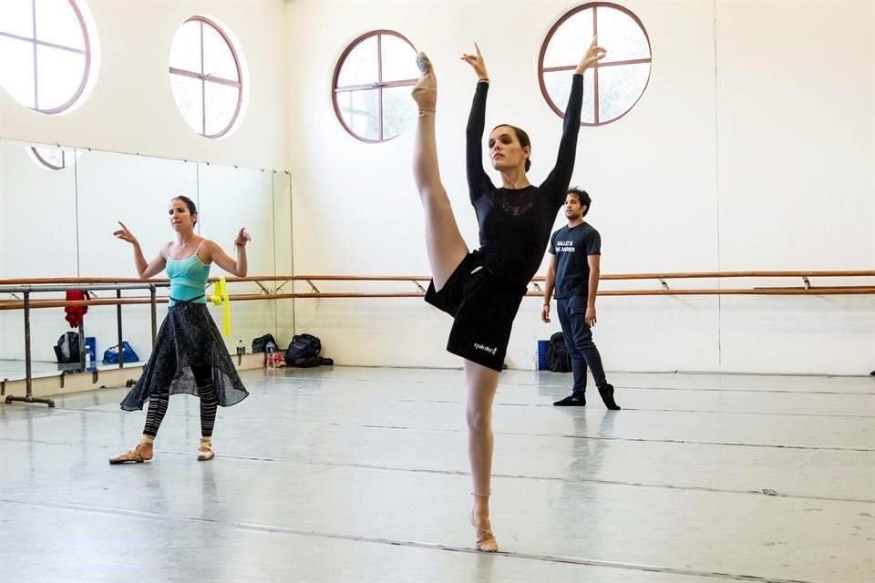 El Ballet de Monterrey ensaya la puesta 'Peter Pan', que se presenta este fin de semana.