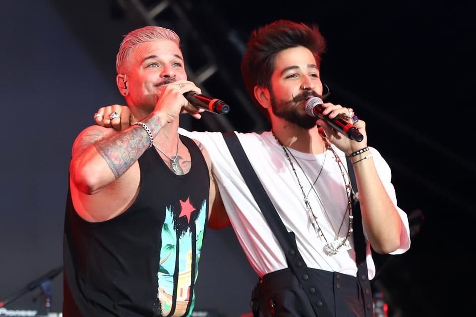 El boricua Pedro Capó y el colombiano Camilo hicieron mancuerna en el Concierto Exa 2019.