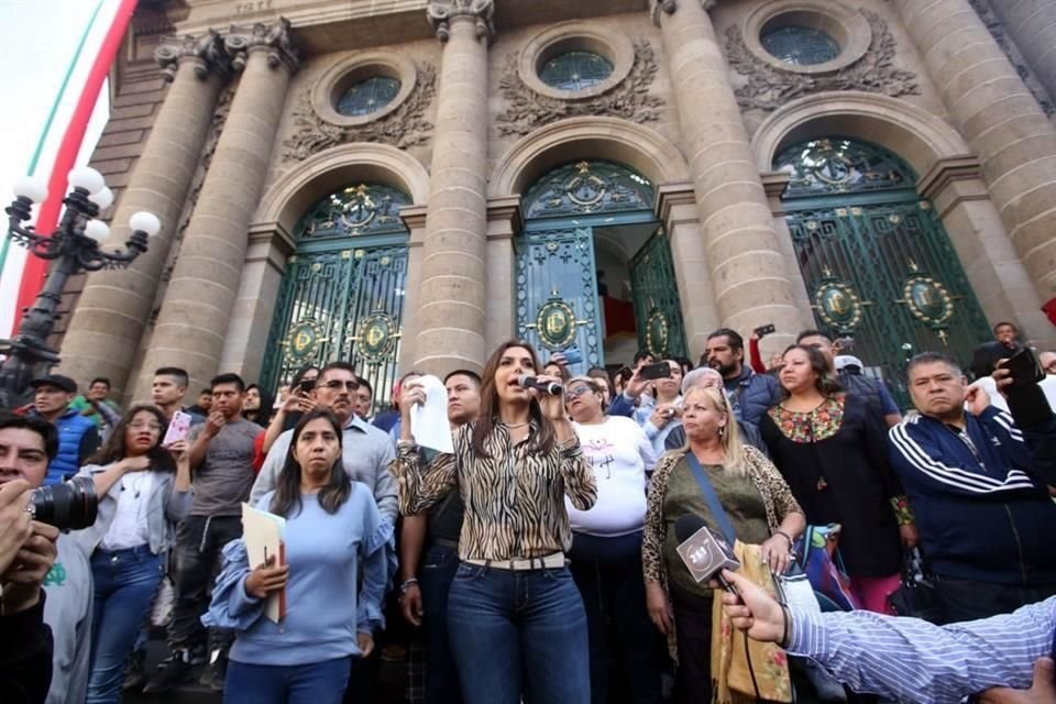 La iniciativa de Ley que propuso la lideresa Diana Sánchez Barrios busca dar más control de la vía pública a organizaciones de ambulantes.