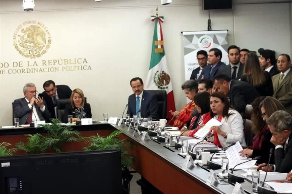 El Senado de la República inició en comisiones la discusión de los tres dictámenes de la reforma educativa que le remitió la Cámara de Diputados.