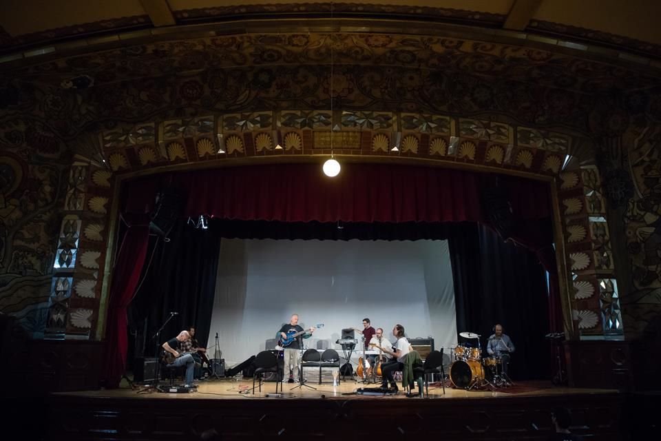 Santa Sabina ensaya en el Centro Cultural Teatro del Pueblo los temas con los que honrará a Rita Guerrero y Julio Díaz.