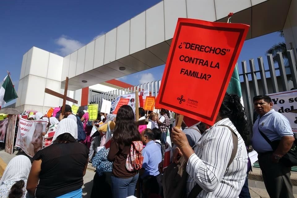 La propuesta que pasará al Pleno fue impulsada por Laura Estrada Mauro, diputada local morenista.