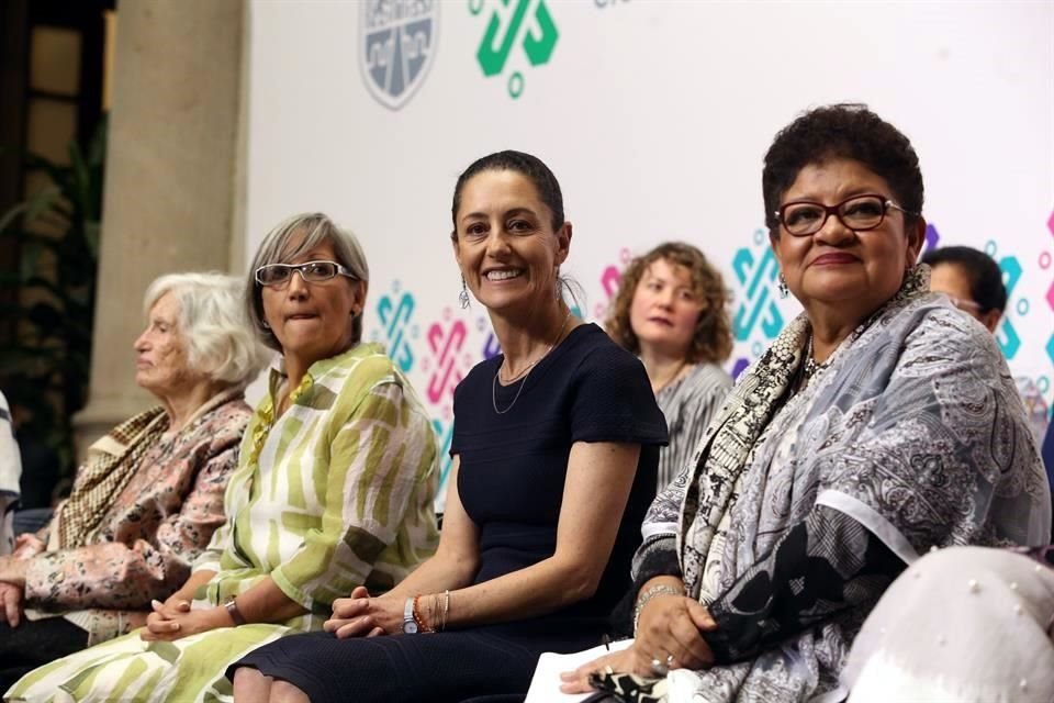 Claudia Sheinbaum invitó a Ernestina Godoy a postularse al Senado.