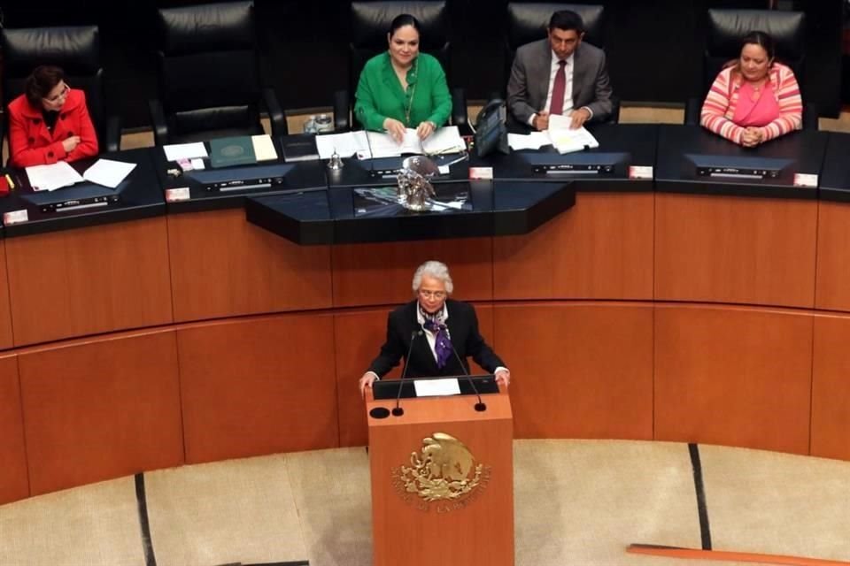 La Secretaria en su comparecencia ante el Pleno de la Cámara alta.