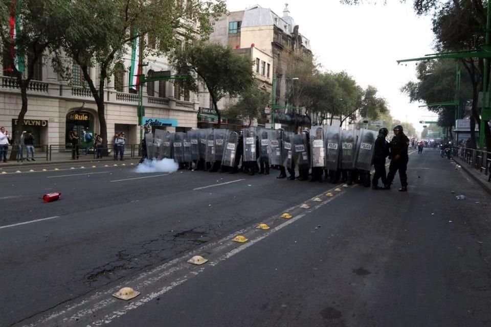 Policías fueron desplegados sobre Eje Central.