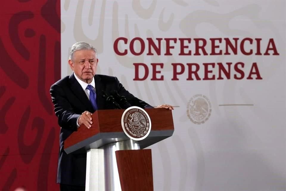 López Obrador dijo que en el pasado se hizo uso de diversos programas sociales para cometer fraudes electorales y que el INE no actuó como debía hacerlo.