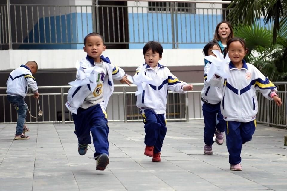 Gracias a un proyecto se han construido y reconstruido 494 centros de educacin infantil en Songtao, a fin de que los nios en las zonas rurales reciban educacin de alta calidad cerca de casa.