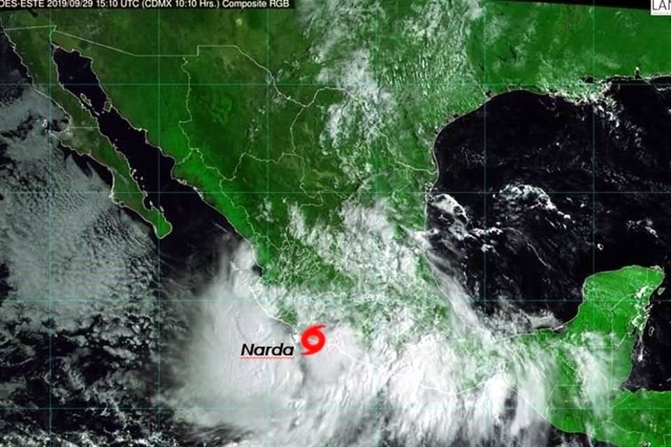 Tormenta 'Narda' tocó tierra a 15 km al noreste de Lázaro Cárdenas, Michoacán.