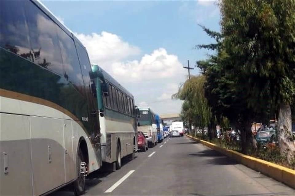 De la Normal de Tenería, en Tenancingo, Edomex, salieron 400 jóvenes en 19 autobuses, quienes secuestraron un autobús para trasladarse a Tlatelolco.