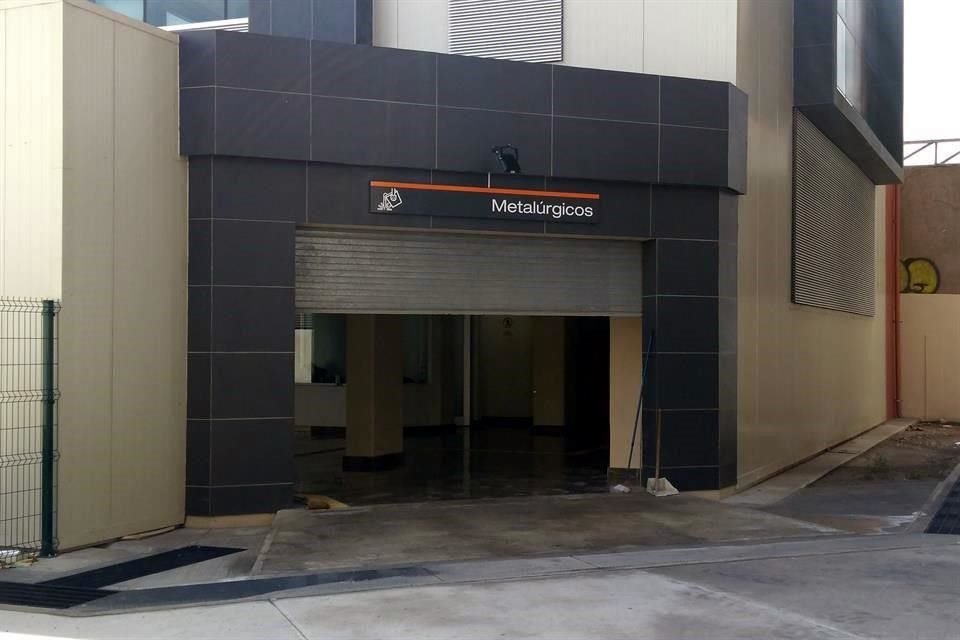La estación ubicada en el cruce de Félix U. Gómez y Conchello ya tiene anuncios con el nombre 'Metalúrgicos'.