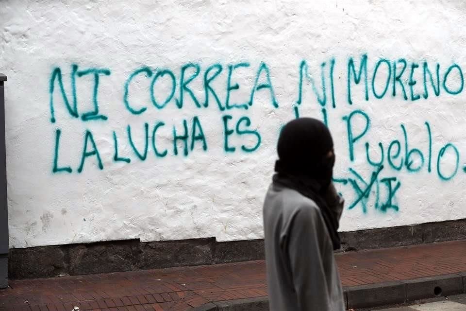 Los manifestantes también exigen la salida del Presidente Lenín Moreno.