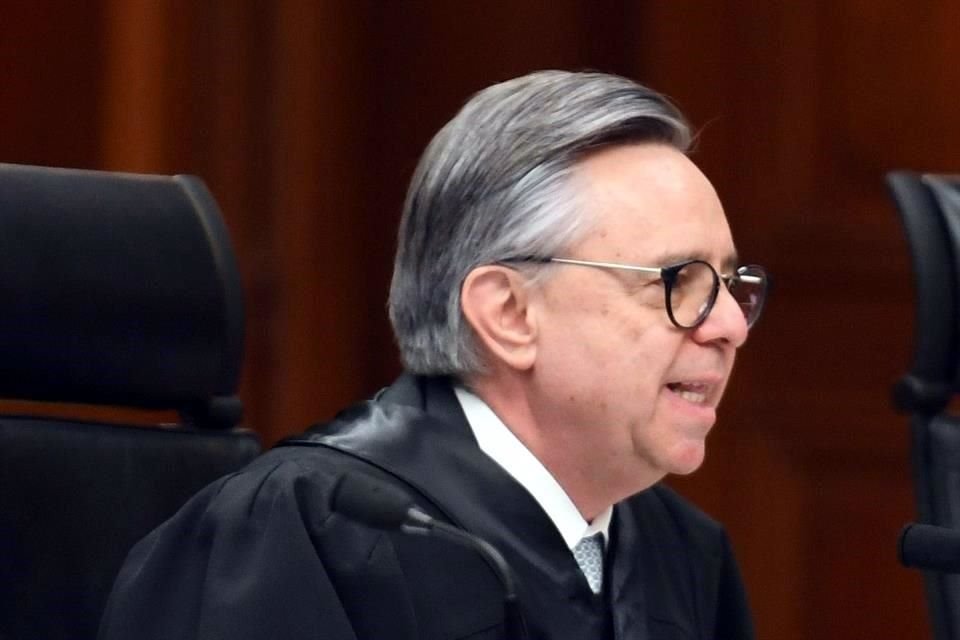 La renuncia se da tras otorgar una suspensión al Gobernador de Nuevo León.