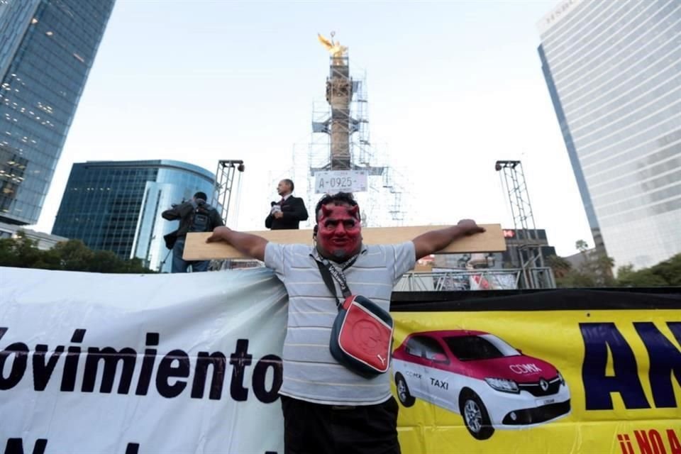 Los inconformes aseguran que no se han cumplido los acuerdos a los que llegaron con la Secretaría de Movilidad, por lo que piden un alto a las aplicaciones que ofrecen servicio de transporte.