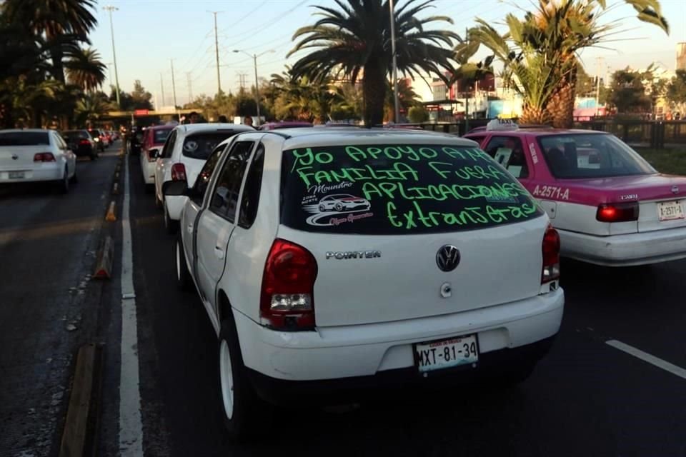 Otros se movilizaron sobre Insurgentes Norte.