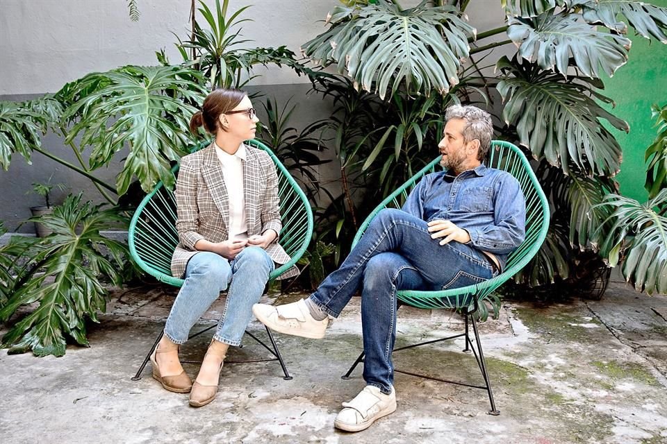 Laura Cortés Hesselbach, directora de la asociación civil que da soporte a SOMA, y Yoshua Okón, fundador del espacio y miembro del consejo de artistas.