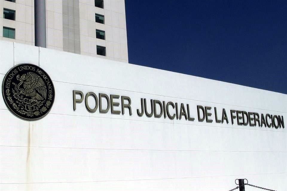 Ante iniciativa de Morena de recortar presupuesto y desaparecer 13 fideicomisos, trabajadores del Poder Judicial amagaron con paro laboral.