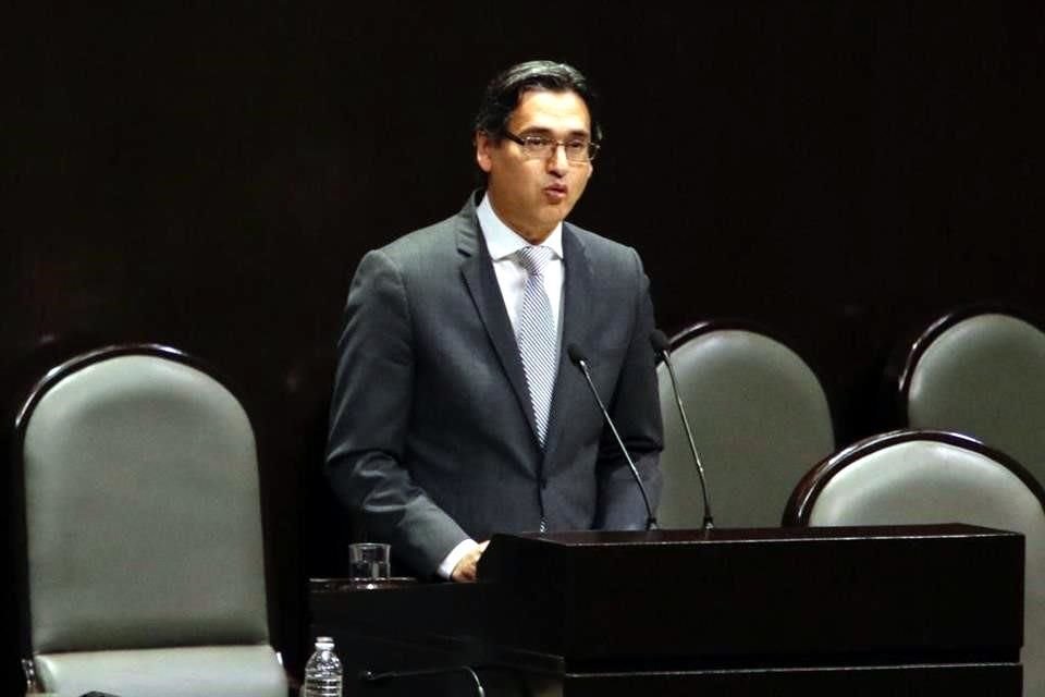 Erasmo González Robledo, diputado de Morena, presentó el dictamen de Ley de Austeridad.