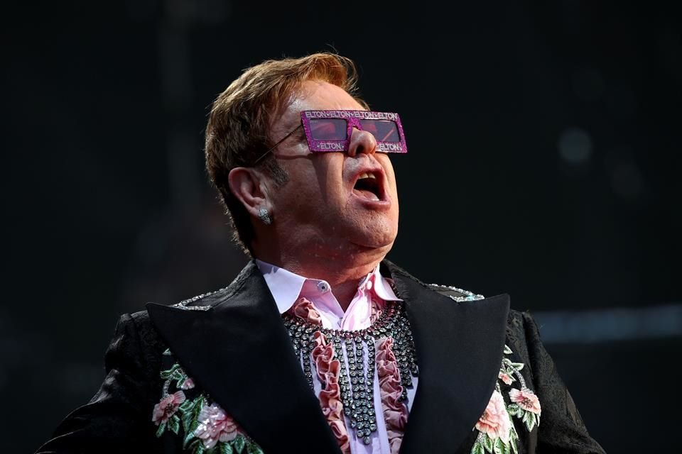 Elton John recordó que tras pasar dos semanas aislado en una casa de Londres, drogándose, sintió miedo de morir de una sobredosis.