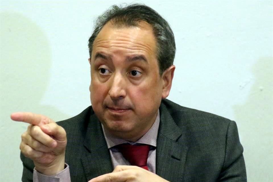 Carlos Garza, Tesorero del Estado.