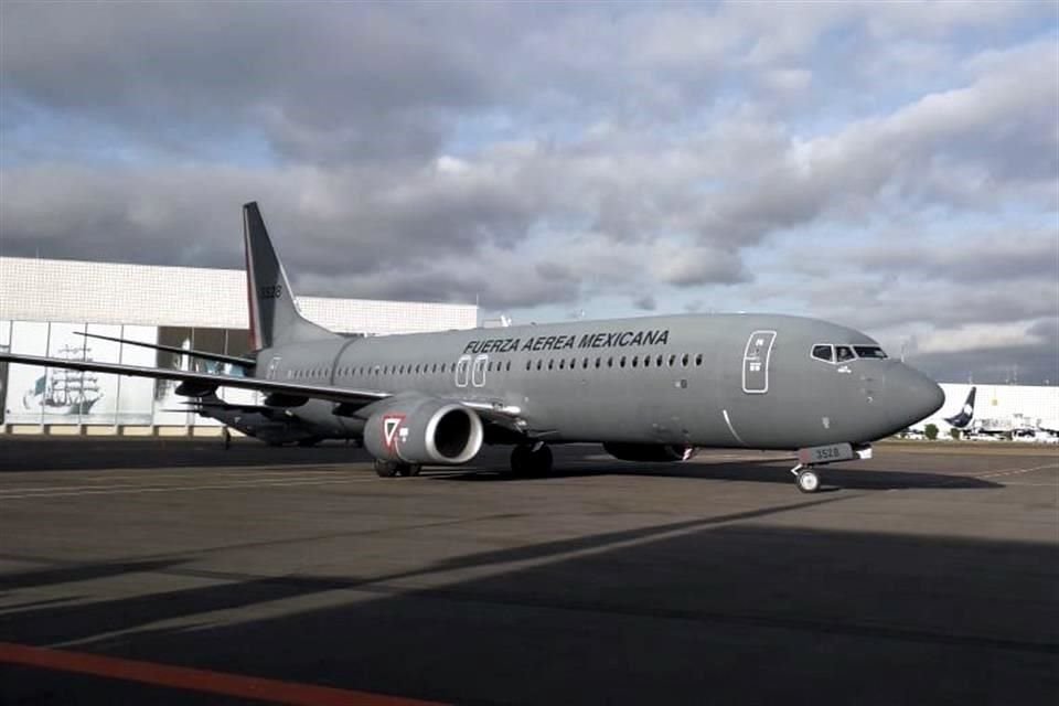 Las cenizas de José José llegaron a la CDMX en un avión de la Fuerza Aérea Mexicana.