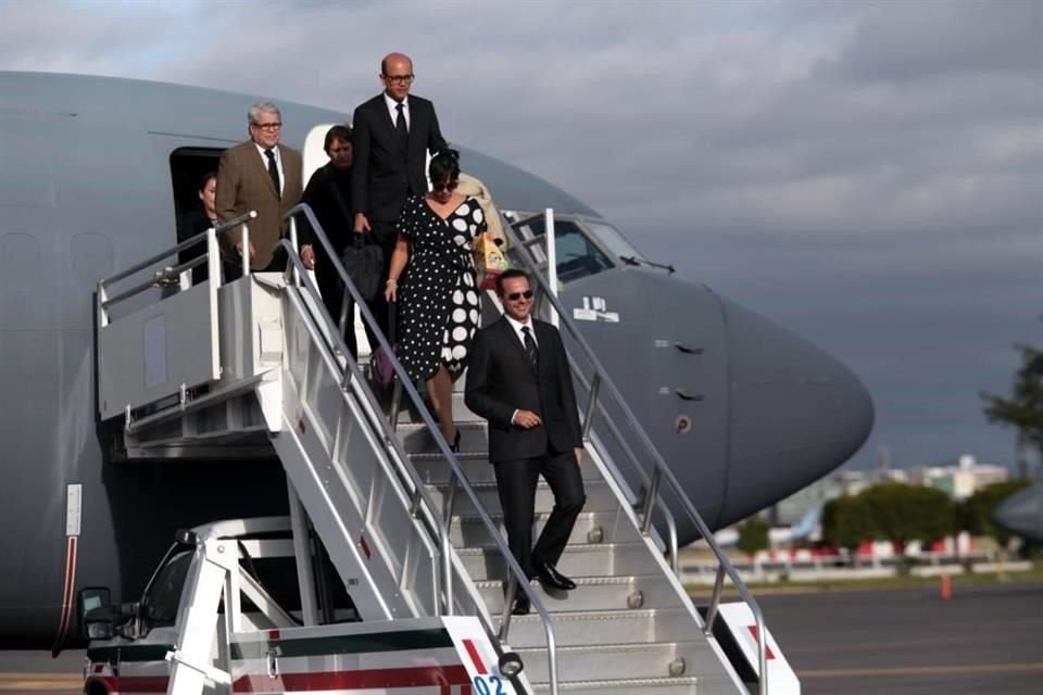 José Joel y Marysol, hijos de José José, viajaron en la aeronave.