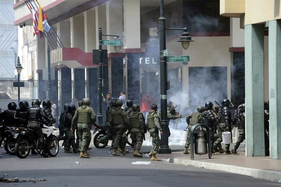 Unión indígena en Ecuador informó que retiene a 47 militares que entraron sin permiso en sus territorios y pidió cese a represión en protestas.