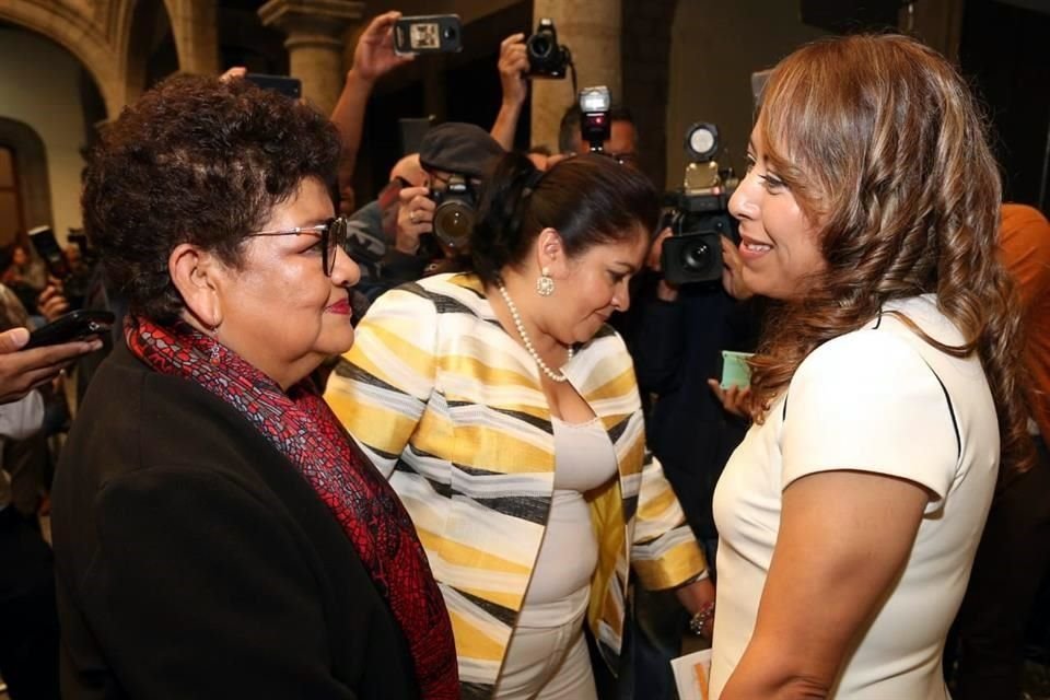 La Procuradora Godoy y Lorena González durante el evento público.