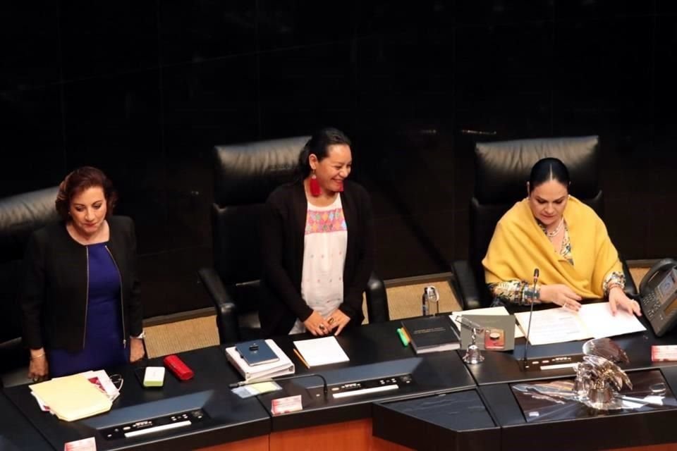 Albores en el arranque de su comparecencia ante el Pleno de senadores.