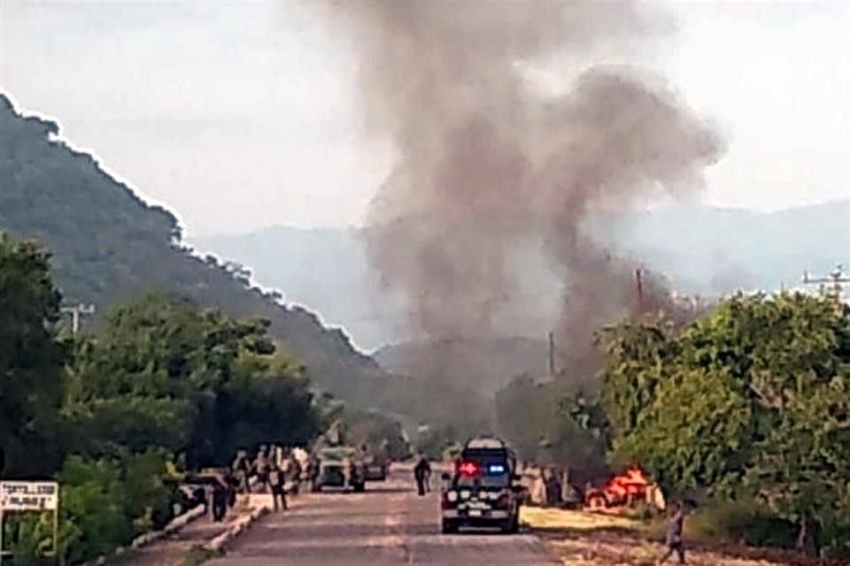 Al menos 13 policías murieron en emboscada en Aguililla, Michoacán.