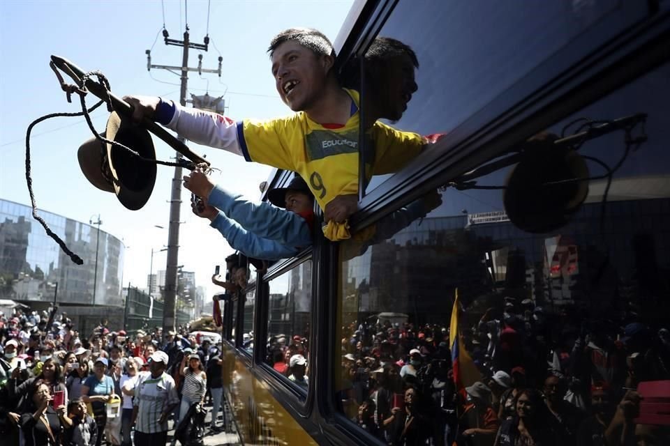 Personas que viajaron a la capital para protestar comenzaron a regresar a sus casas.