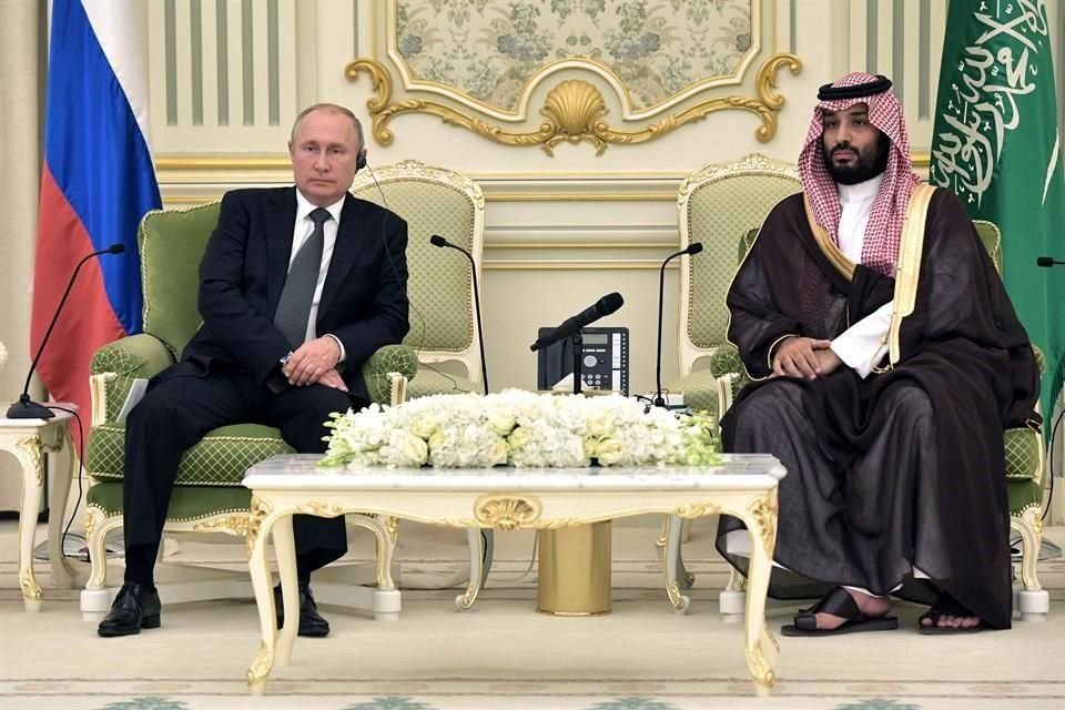 Presidente ruso, Vladimir Putin y el Príncipe heredero Mohammed bin Salman.