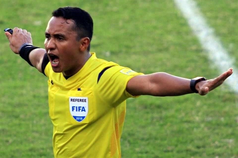 Referee Ivan Arcides Barton Cisneros during the FIFA World Cup