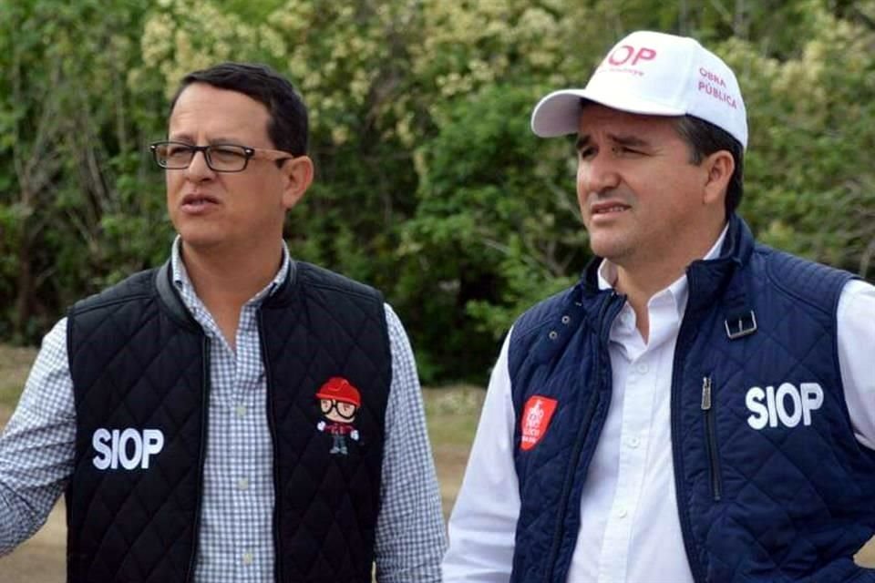 Cuando se construyó el Planetario, Netzahualcóyotl Ornelas (der.) era titular de la SIOP y Eduardo Aguirre director general de Obras Públicas de la misma dependencia.
