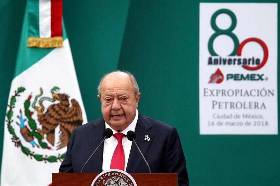 Gobierno congeló cuentas bancarias de Romero Deschamps y su familia como parte de investigaciones por enriquecimiento ilícito y lavado.