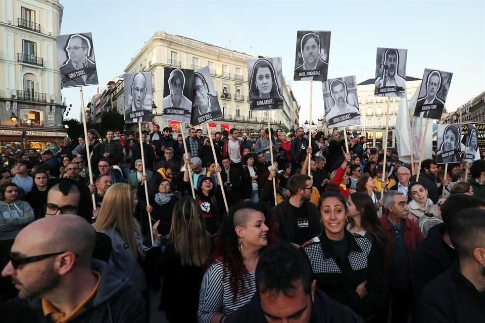 Gobierno español advirtió que actuará, si es preciso, ante el tercer día de manifestaciones independentistas en Cataluña.