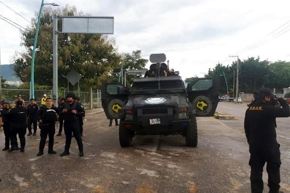 Los normalistas pretendían retener autobuses de empresas, por lo que la autoridad decidió intervenir.