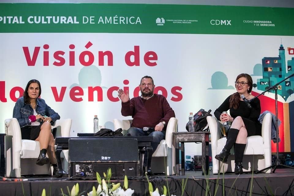 Aspectos del homenaje en la FIL del Zócalo a Luis Zapata.