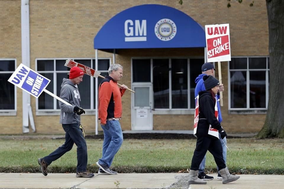 El regreso de los trabajadores de General Motors a las plantas podría tardar semanas.