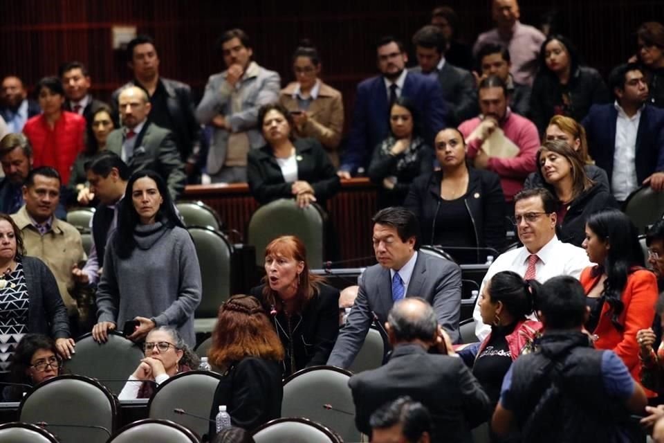 Diputados de Morena acusaron mezquindad de los panistas y reprocharon la conducción de la presidenta de la Mesa Directiva, Laura Rojas.