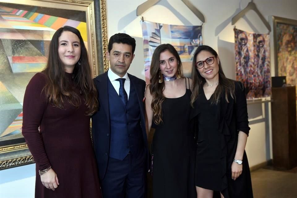 Muestra de trajes Morera Grosso. Personajes: Paulina Villaseñor, Natalia Gómezpedroso, Javier Mojica, Ana Cecilia Villaseñor y Argelia Velasco.