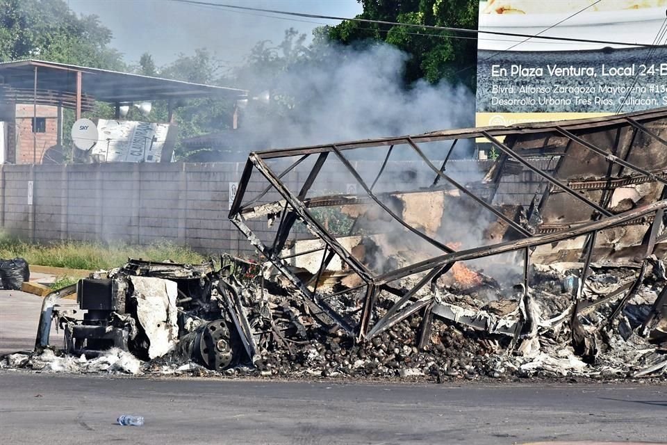 Como una zona de guerra amaneció este viernes Culiacán, luego del operativo fallido para capturar a Ovidio Guzmán López, hijo de Joaquín 'El Chapo' Guzmán.