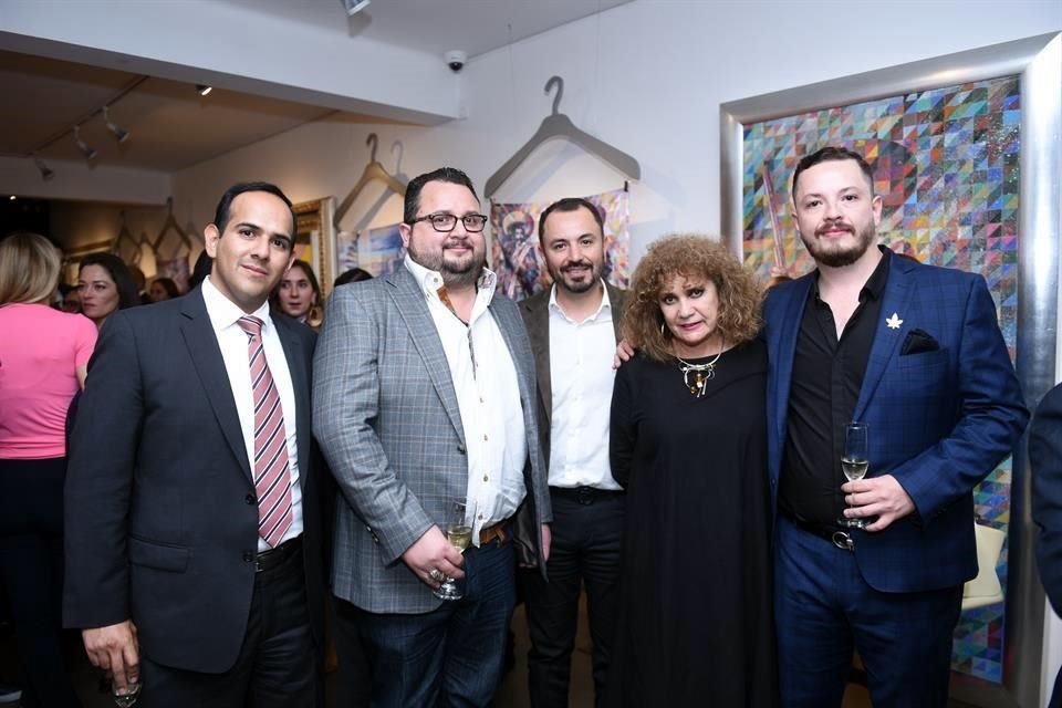 Muestra de trajes Morera Grosso. Personajes: Trino Murillo, Gabriel Espiritu Santo, Alfredo -lvarez, Lourdes Sosa y Hugo -lvarez.