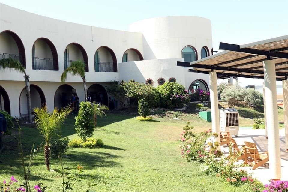 La reapertura del hotel, ahora llamado Hacienda El Cuchillo Inn, estuvo a cargo del empresario Sergio Ganem, quien es presidente del Consejo del Deporte en el Estado.