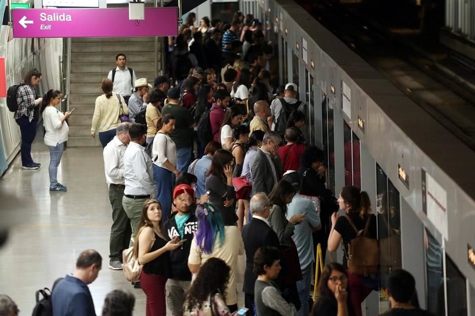 Algunas líneas del metro reportaban operaciones normales.