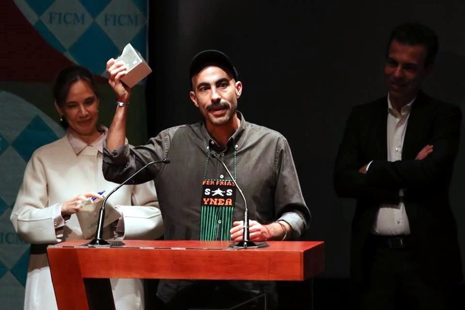 Fernando Frías celebró el Ojo que su cinta, 'Ya No Estoy Aquí', logró ganar en el Festival de Cine de Morelia.