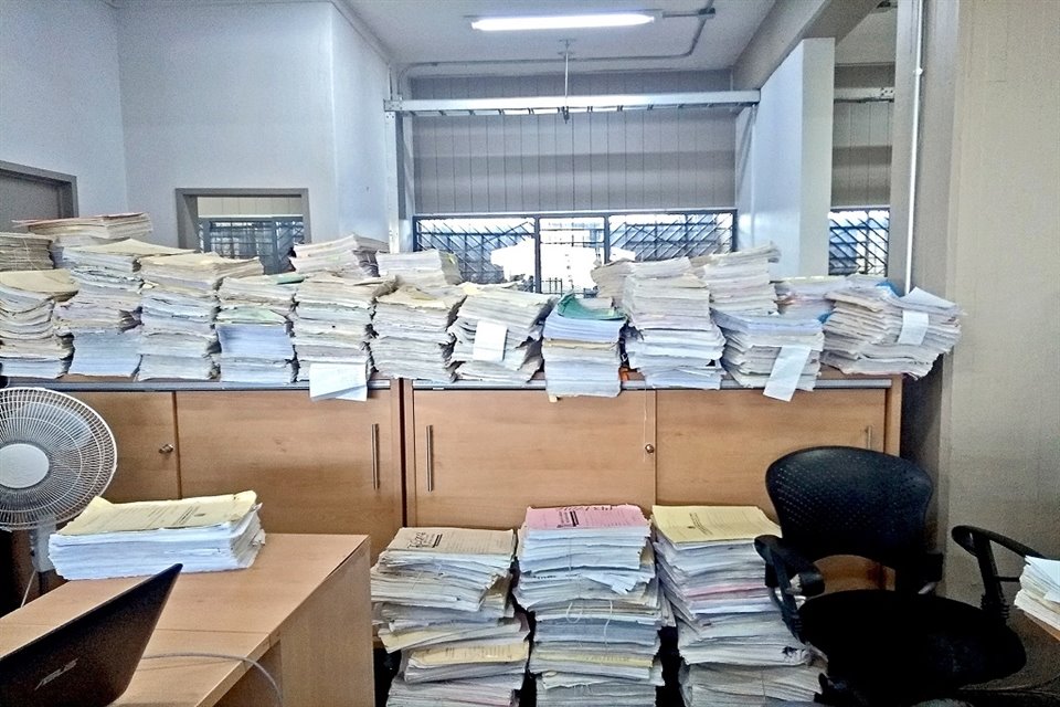 Un expediente puede llegar a tener 30 tomos de 500 páginas.