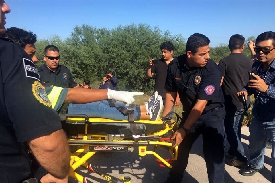 La camioneta volcó en la vía Los Mochis-Ciudad Obregón.