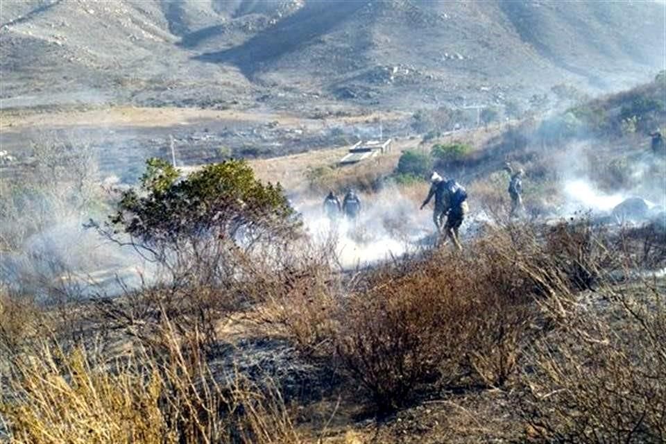 Los incendios, activos desde el viernes pasado, tienen al menos un 50 por ciento de liquidación; dos se localizan en el Municipio de Ensenada y uno en Tecate.