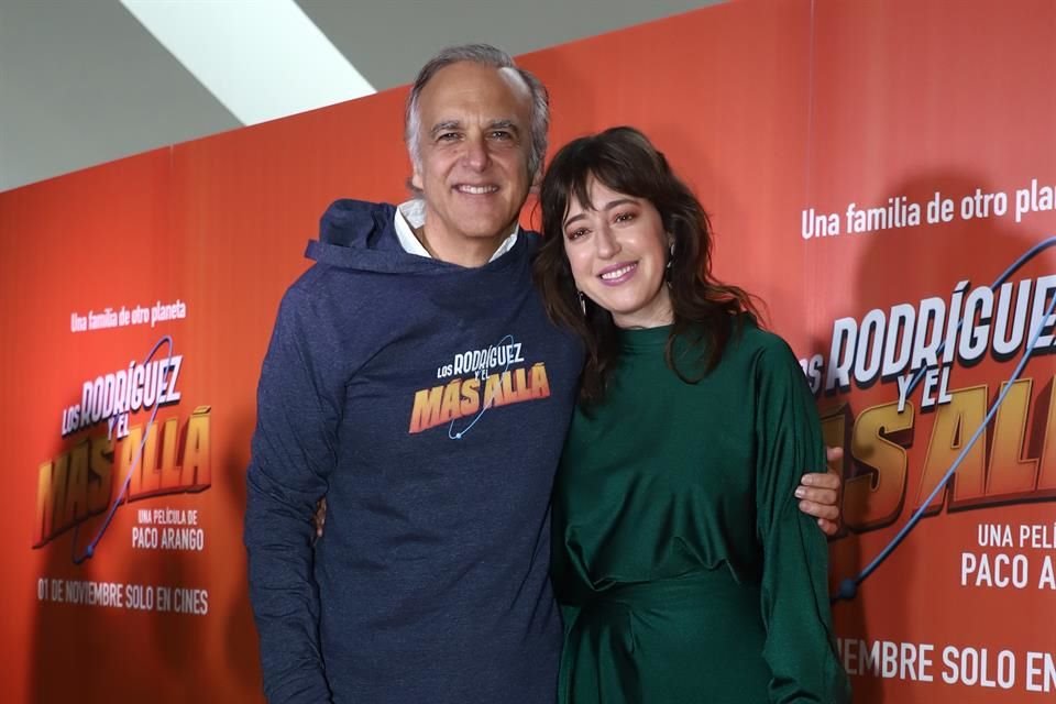 La actriz Mariana Treviño y el director Paco Arango invitaron a 300 niños de fundaciones a las que donarán parte de la taquilla, así como a sus familias.